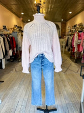 Load image into Gallery viewer, Tara Rails T Neck
